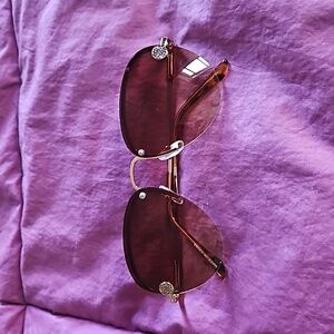 Women's gold aviator sunglasses w amber lenses, gold filigree accent & case NWOT